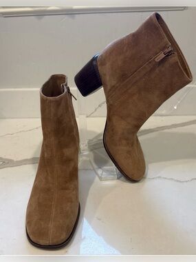 Vince Maggie Camel Suede Leather Square Toe Block Heel Ankle Booties 10 NWOB